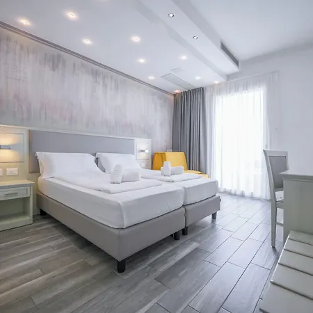 Paradiso Hotel 4*