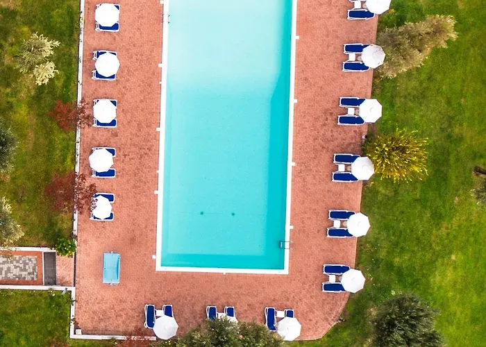 Paradiso Hotel 4*