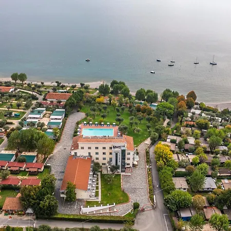 Paradiso فندق 4*