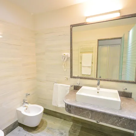 فندق Paradiso Moniga del Garda