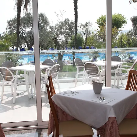 فندق Paradiso 4*