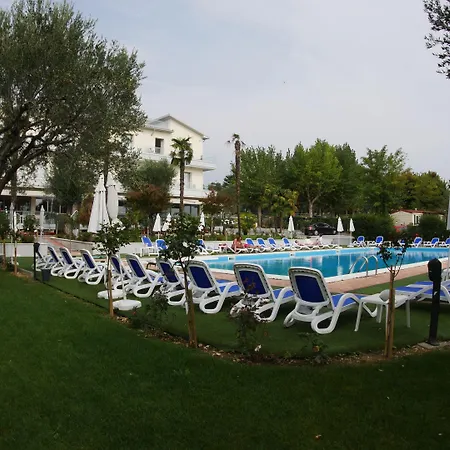 فندق Paradiso 4*