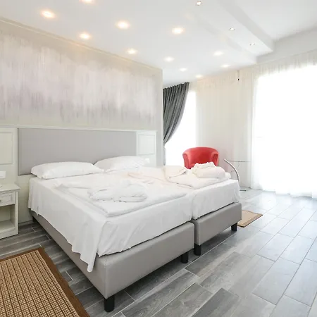 فندق Paradiso 4*