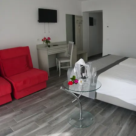 Paradiso 4*
